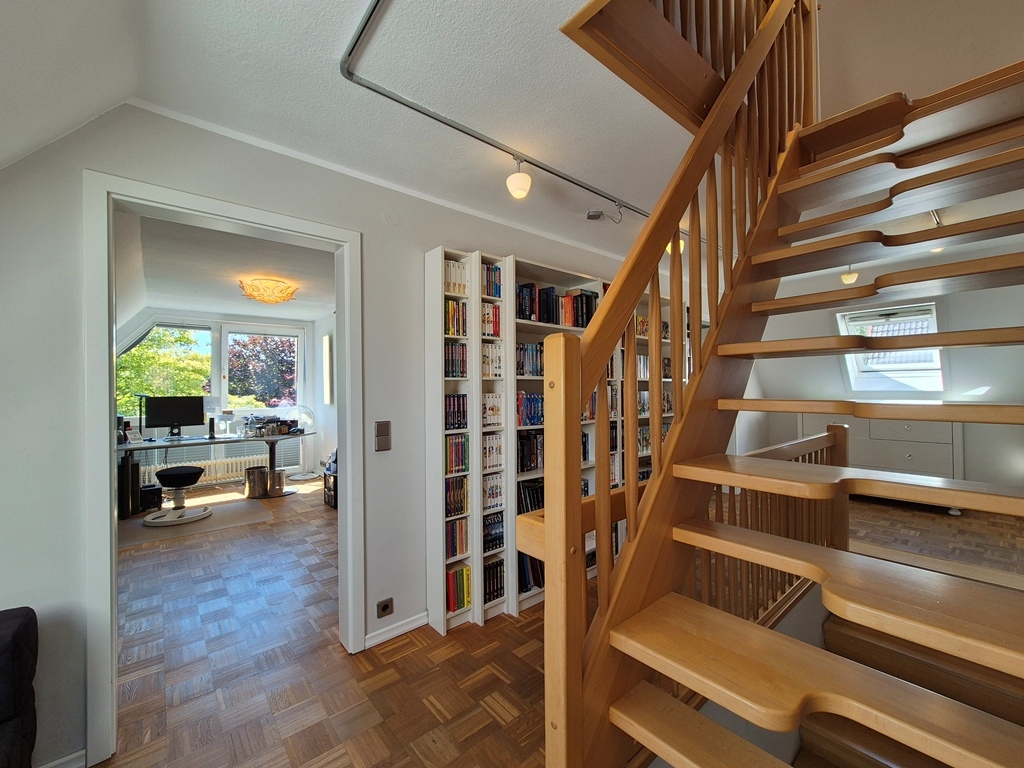 Treppe zum Spitzboden