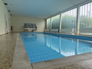 Schwimmhalle